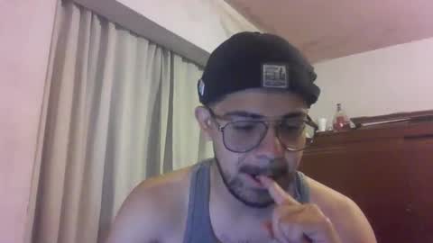 Snapshot of ralphillips25 chatting on December 2025 05:03:01 AM ralphillips25 online show from December 2025 05:03:01 AM