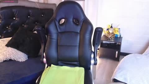 Snapshot of rapunzell__ chatting on January 2025 04:07:01 PM Rapunzell online show from January 2025 04:07:01 PM