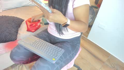 Raquel Moore  online show from January 2025 06:30:01 PM