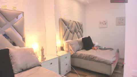 Raquel Moore  online show from October 2025 12:51:01 AM