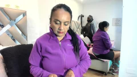 Raquel Moore  online show from November 2025 11:42:02 AM