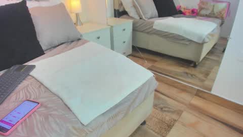 Raquel Moore  online show from February 2026 12:21:01 PM