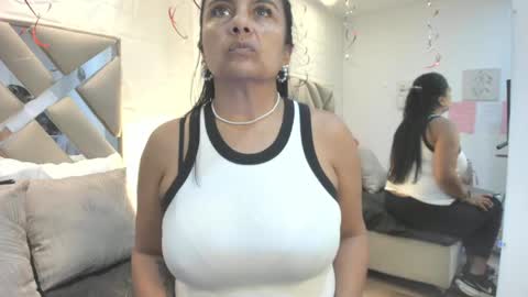 Raquel Moore  online show from February 2026 12:25:01 PM