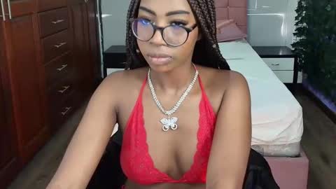 Raquel online show from September 2025 08:00:02 PM