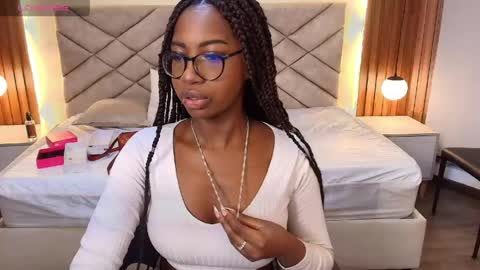 Snapshot of raqueljones_ chatting on April 2026 12:06:02 PM Raquel online show from April 2026 12:06:02 PM