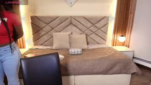 Snapshot of raqueljones_ chatting on May 2026 12:43:02 PM Raquel online show from May 2026 12:43:02 PM