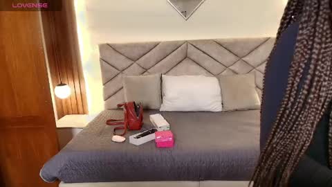 Snapshot of raqueljones_ chatting on May 2026 12:10:02 PM Raquel online show from May 2026 12:10:02 PM
