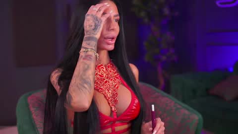 Raquelle online show from December 2024 06:58:02 PM