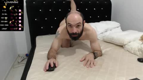 RaulWildBoy27 online show from October 2025 01:43:02 PM