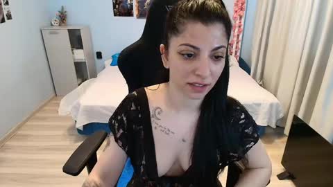 raven_haired_goddess online show from May 2026 06:53:02 AM
