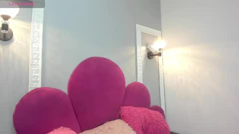Snapshot of raven_loove chatting on May 2026 06:14:01 PM raven_loove online show from May 2026 06:14:01 PM