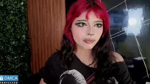 raven_rox_ online show from June 2026 07:01:01 PM