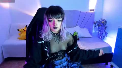 Snapshot of ravencollen chatting on November 2025 01:55:02 PM ravencollen online show from November 2025 01:55:02 PM