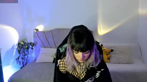 Snapshot of ravencollen chatting on November 2025 01:45:01 PM ravencollen online show from November 2025 01:45:01 PM