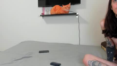 Snapshot of raveneusbiter chatting on February 2026 09:33:02 PM Raveneusbiter online show from February 2026 09:33:02 PM