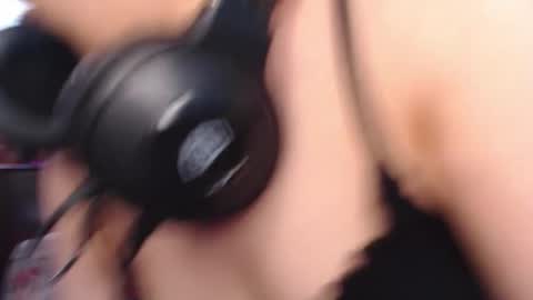 Snapshot of raventh_ chatting on October 2025 11:01:01 AM raventh_ online show from October 2025 11:01:01 AM