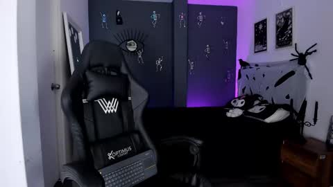 Raven Witch online show from October 2025 08:30:02 PM