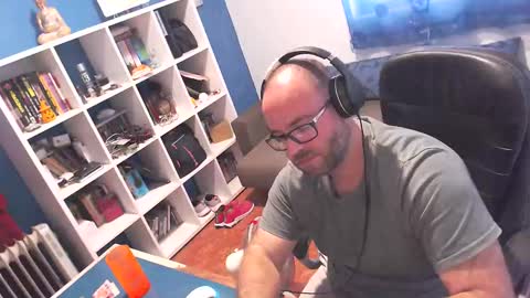 ravingr3d3 online show from September 2025 03:46:01 PM