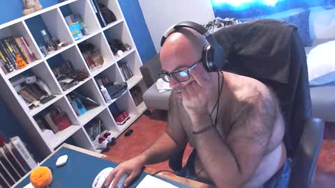 ravingr3d3 online show from October 2025 11:19:01 AM