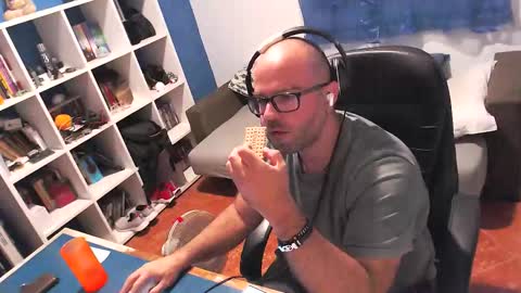 ravingr3d3 online show from October 2025 07:57:02 PM