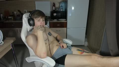 Snapshot of ray_hill chatting on December 2024 09:15:02 PM Ray online show from December 2024 09:15:02 PM