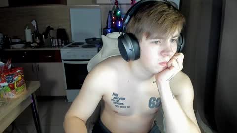 Snapshot of ray_hill chatting on December 2024 09:50:02 PM Ray online show from December 2024 09:50:02 PM