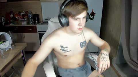 Snapshot of ray_hill chatting on January 2025 08:00:01 PM Ray online show from January 2025 08:00:01 PM