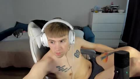 Snapshot of ray_hill chatting on October 2025 02:01:01 PM Ray online show from October 2025 02:01:01 PM