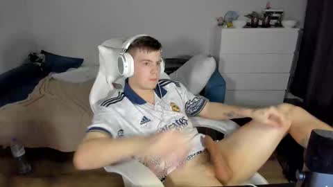 Snapshot of ray_hill chatting on October 2025 06:26:01 PM Ray online show from October 2025 06:26:01 PM