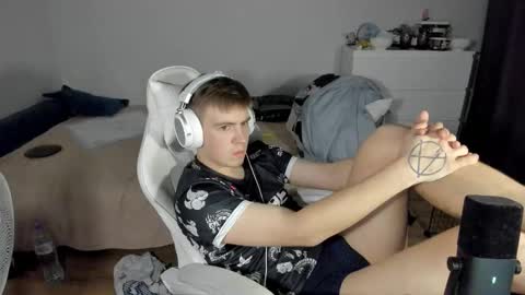 Snapshot of ray_hill chatting on October 2025 09:01:01 PM Ray online show from October 2025 09:01:01 PM