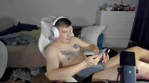 Snapshot of ray_hill chatting on October 2025 08:17:02 PM Ray online show from October 2025 08:17:02 PM