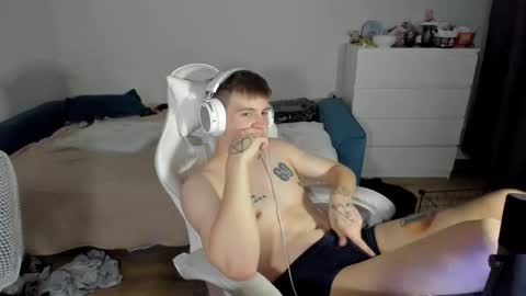 Snapshot of ray_hill chatting on October 2025 09:47:02 PM Ray online show from October 2025 09:47:02 PM