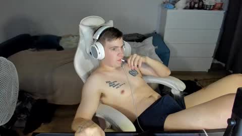 Snapshot of ray_hill chatting on October 2025 08:42:02 PM Ray online show from October 2025 08:42:02 PM