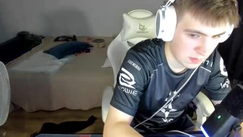 Snapshot of ray_hill chatting on October 2025 08:42:02 PM Ray online show from October 2025 08:42:02 PM