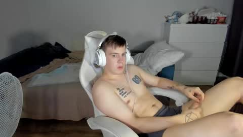 Snapshot of ray_hill chatting on October 2025 10:21:02 PM Ray online show from October 2025 10:21:02 PM