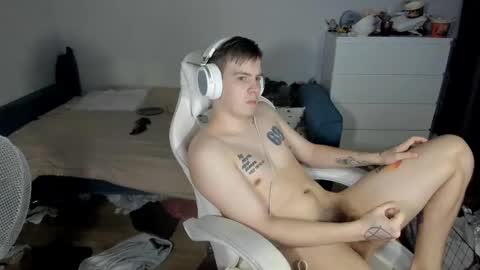 Snapshot of ray_hill chatting on October 2025 05:55:02 PM Ray online show from October 2025 05:55:02 PM