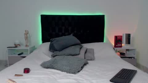 Ray online show from December 2025 02:09:02 AM