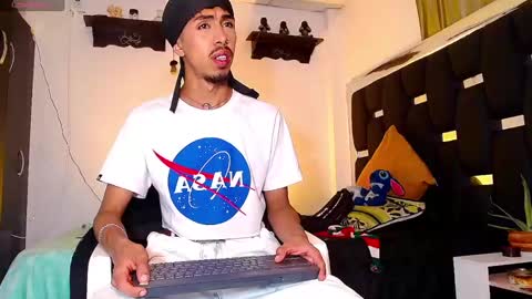 Snapshot of raydevil_ chatting on December 2024 07:28:01 AM Rayn online show from December 2024 07:28:01 AM