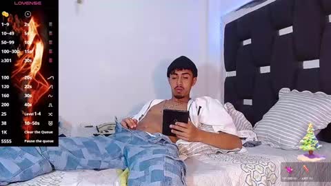 Snapshot of raydevil_ chatting on January 2025 10:51:01 PM Rayn online show from January 2025 10:51:01 PM