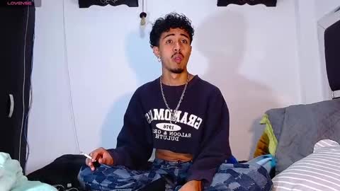 Snapshot of raydevil_ chatting on January 2025 09:26:02 PM Rayn online show from January 2025 09:26:02 PM