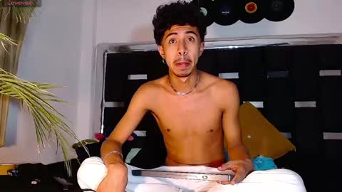 Snapshot of raydevil_ chatting on February 2025 02:05:02 AM Rayn online show from February 2025 02:05:02 AM