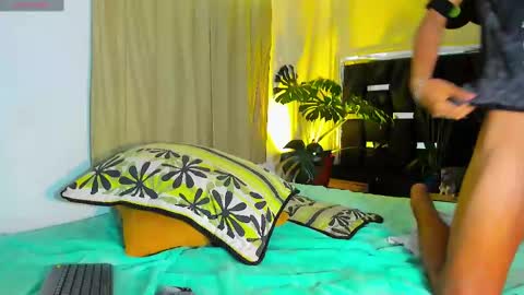 Snapshot of raydevil_ chatting on February 2025 08:05:02 PM Rayn online show from February 2025 08:05:02 PM