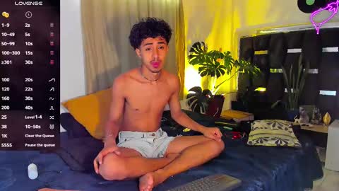 Snapshot of raydevil_ chatting on February 2025 06:53:01 PM Rayn online show from February 2025 06:53:01 PM