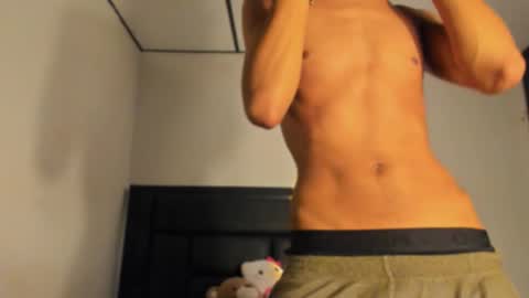 Snapshot of raydevil_ chatting on October 2025 12:11:01 AM Rayn online show from October 2025 12:11:01 AM