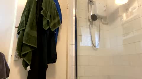 Snapshot of raydick1919 chatting on November 2025 08:57:01 AM Raydick online show from November 2025 08:57:01 AM