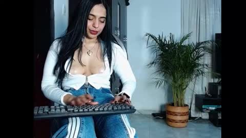 Snapshot of raysweet1 chatting on December 2024 02:10:01 AM RAY online show from December 2024 02:10:01 AM
