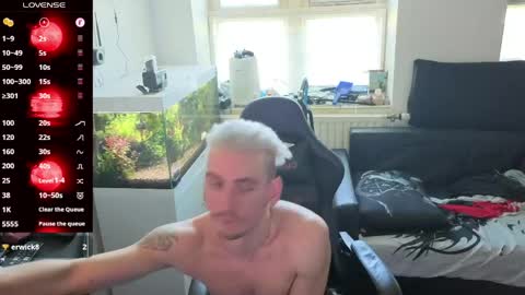 Rayzel online show from April 2026 02:33:01 PM