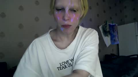 Snapshot of raziel_haze chatting on April 2026 12:24:01 PM Yrriel Strife Candy-Demon Caveboy mr. Cringe online show from April 2026 12:24:01 PM