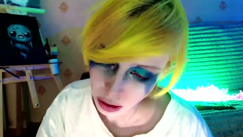 Snapshot of raziel_haze chatting on April 2026 08:20:01 PM Yrriel Strife Candy-Demon Caveboy mr. Cringe online show from April 2026 08:20:01 PM