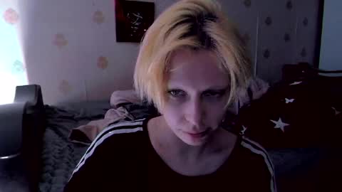 Snapshot of raziel_haze chatting on April 2026 04:19:01 AM Yrriel Strife Candy-Demon Caveboy mr. Cringe online show from April 2026 04:19:01 AM